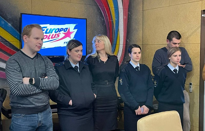 Выпускники Тульского Центра профессиональной подготовки УМВД  побывали на экскурсии в ГК «Медиа Траст»