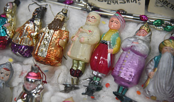 В Центральном парке Тулы открылась выставка новогодних ретро-игрушек