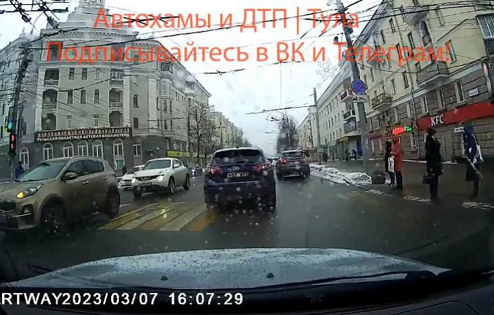 Туляки жалуются на стихийную парковку на улице Первомайской