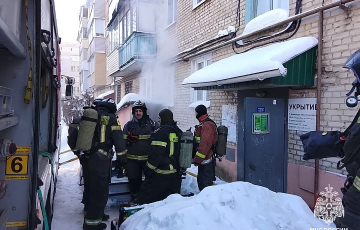 В тульском поселке Менделеевский из-за пожара в доме эвакуировали 12 человек