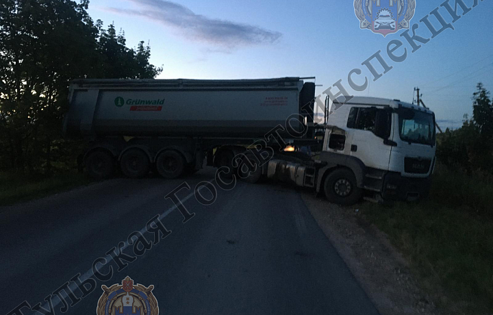 Водитель «Лады» попал на больничную койку, врезавшись в фуру в Ленинском районе Тулы