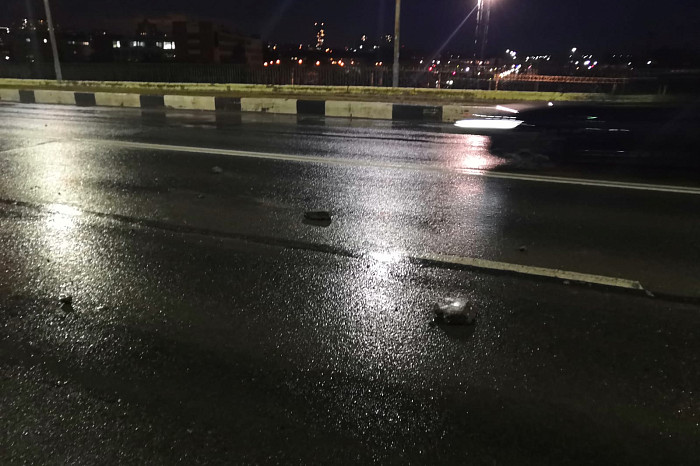 «Пробиты шины и покрышки, погнуты диски»: пострадавшие из-за ямы на Павшинском мосту в Туле автомобилисты рассказали подробности