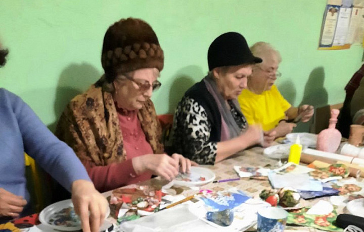 Тульские активисты приняли участие в мастер-классе по декупажу