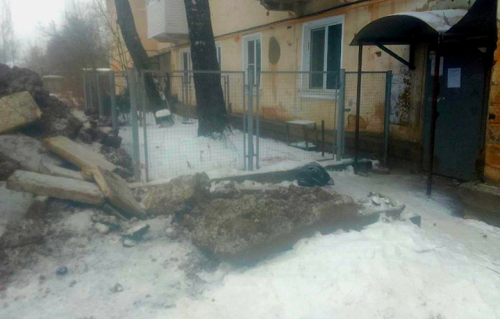 Жители Щекино пожаловались на раскопки прямо у подъезда жилого дома