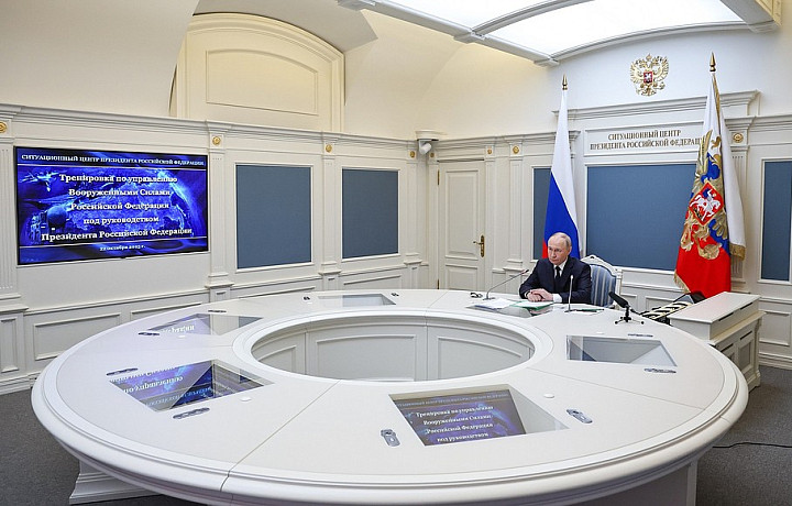 Владимир Путин провел тренировку стратегических ядерных сил