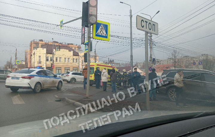Женщина и четырехлетний мальчик пострадали в ДТП на улице Лейтейзена в Туле