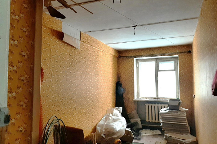 Остались стеклоблоки, граненые стаканы, фотообои и бюст Ленина: под Тулой продают заброшенную советскую спортбазу