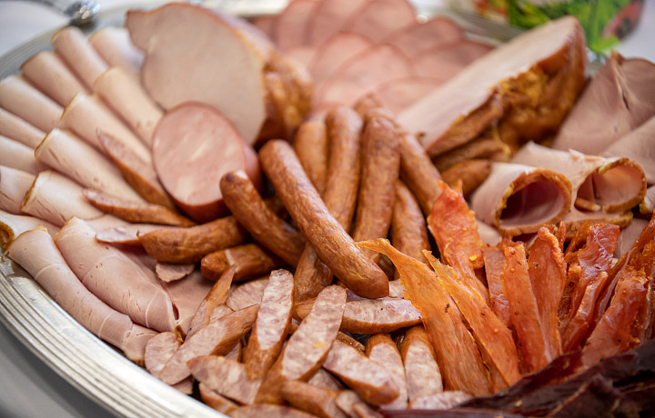 Роспотребнадзор напомнил тулякам о правилах употребления алкоголя и продуктов питания в праздники