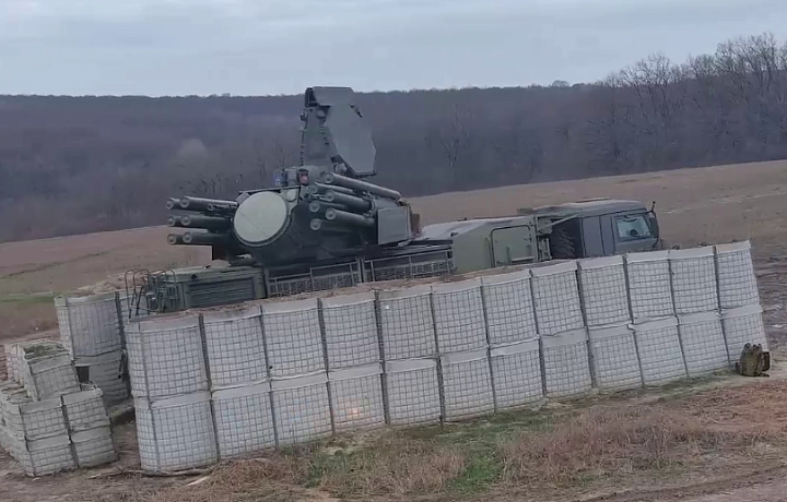 Телеграм-канал «Рыбарь» показал работу расчетов ЗРПК «Панцирь-С1» на Украине