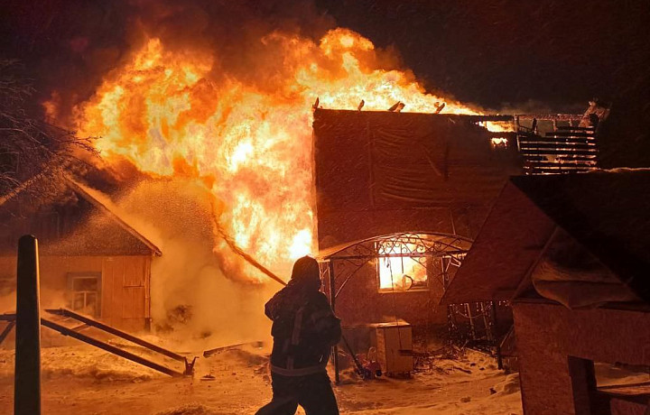 В Тульской области при пожаре в частном доме погибли двое взрослых и двое детей