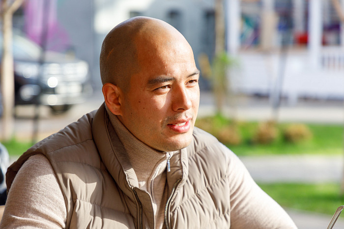 Финал второго сезона «Холостяк.FM»: Евгений Махиня встретился с победительницей проекта