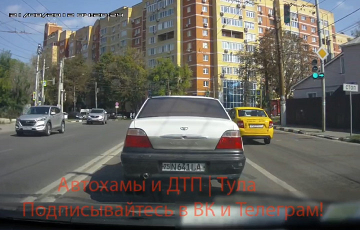 В Туле ищут водителя с иностранными номерами, скрывшегося после ДТП