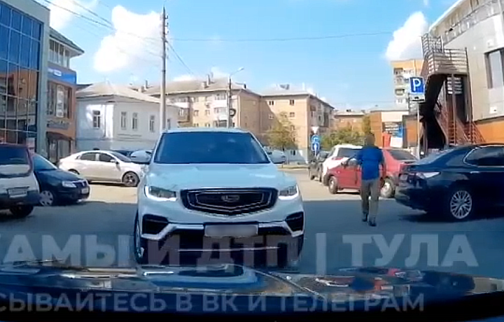 В Туле водителя-нарушителя заставили сдать назад на улице Халтурина