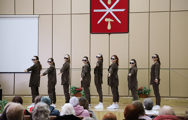 В Привокзальном округе Тулы поздравили женщин с 8 Марта
