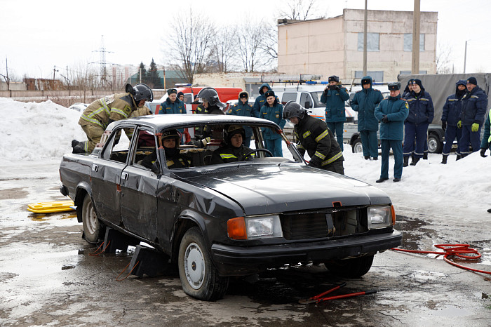В Туле прошли соревнования среди спасателей по ликвидации последствий ДТП