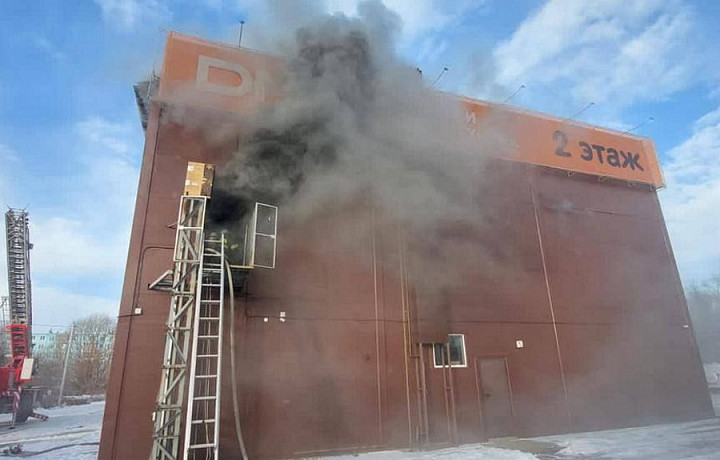 Прокуратура проведет проверку по факту пожара в торговом центре в Щекино