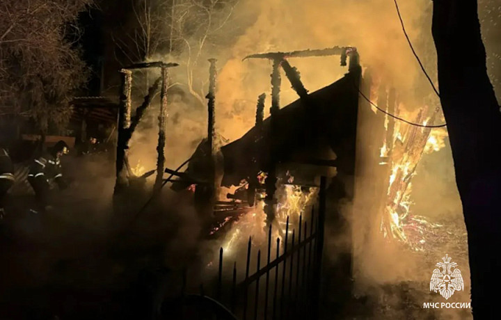 За сутки в Тульской области загорелись швейный цех, квартира и здание