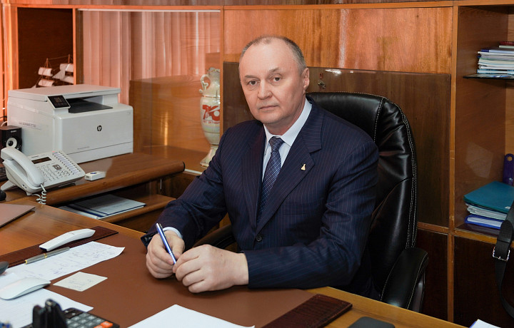 Директор новомосковского РХТУ через суд добился отмены приказа об отстранении от должности