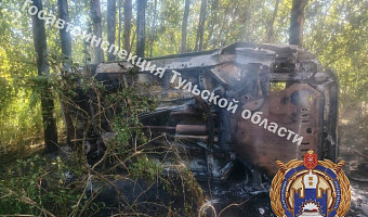 В Узловском районе перевернулся и загорелся автомобиль Volvo S40