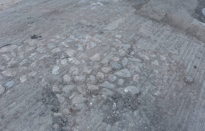 Тульский минкульт сохранит фрагмент старинной мостовой, найденной на улице Союзной