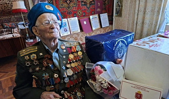 В Туле состоялся парад у дома ветерана Ивана Федосеева