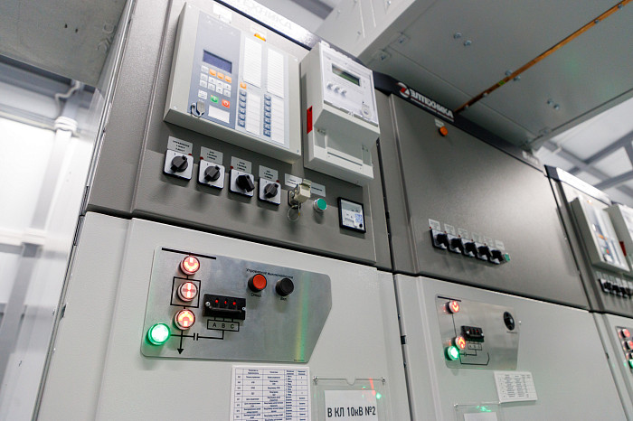 Дюмину и гендиректору «Россетей» Рюмину показали новый питающий центр в Туле