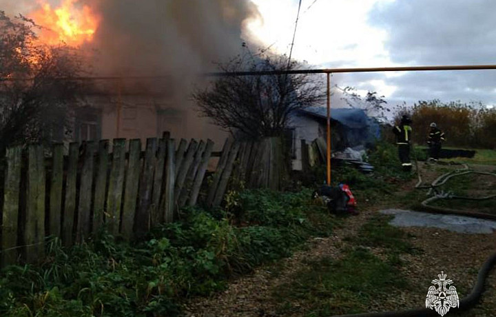 Жилой дом и пристройка сгорели в Плавском районе