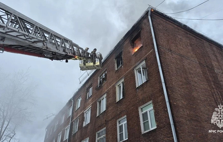 Из горящего дома на улице Луначарского в Туле эвакуировали 28 человек