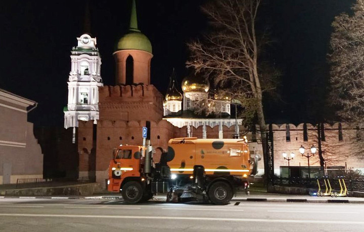 В Туле 31 октября продолжилась уборка городских улиц