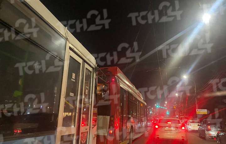 Туляки встали в серьезной пробке на Зареченском мосту