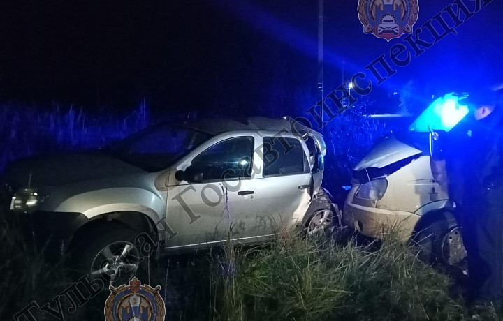 В Дубне нетрезвый водитель «ГАЗ Практик 29641» врезался в стоящий на обочине Renault Duster