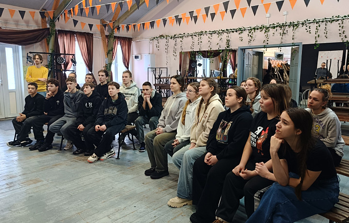 В «Поленово» на отдых заехали глухие дети из Донецка: для них организовали бесплатные поездки в музеи региона