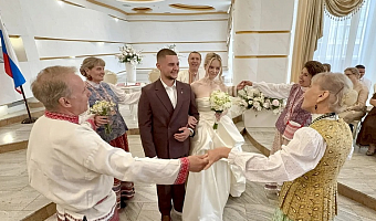 Почти 100 тульских пар поженились в День семьи, любви и верности