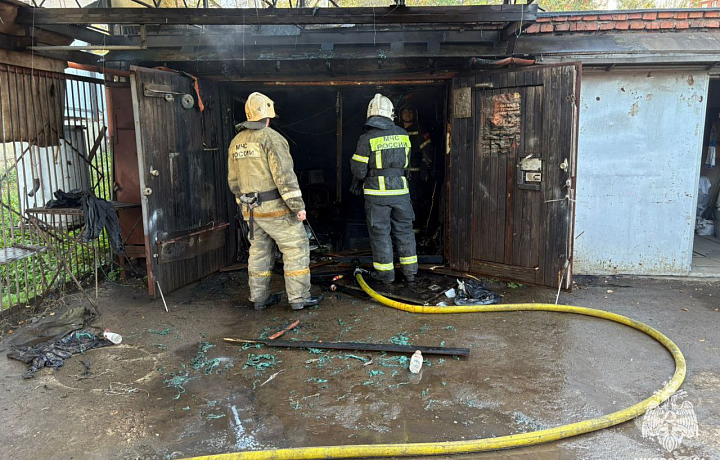 На пожаре в тульском гараже пострадал 72-летний мужчина