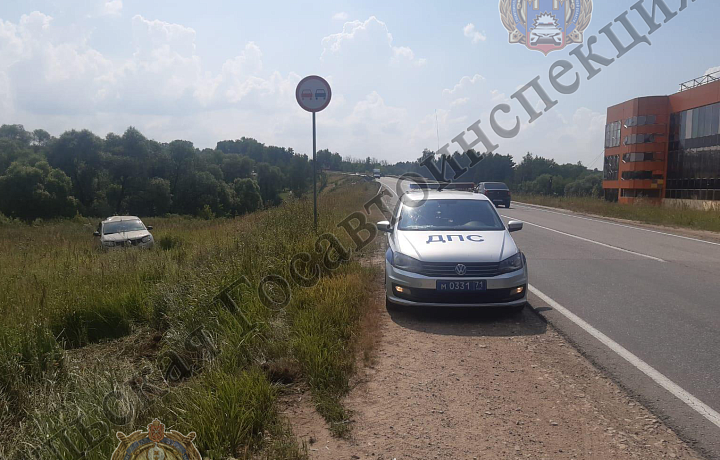 В Заокском районе водитель Renault Logan не справился с управлением и попал в ДТП