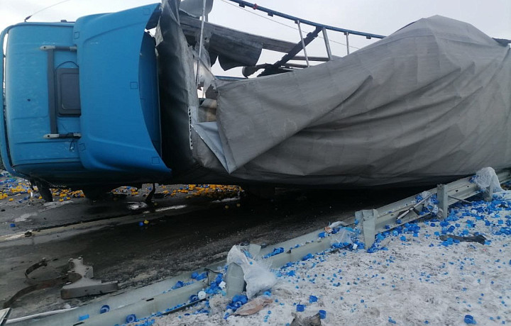 К месту ДТП с грузовиком в Веневском районе МЧС направило мобильный пункт обогрева