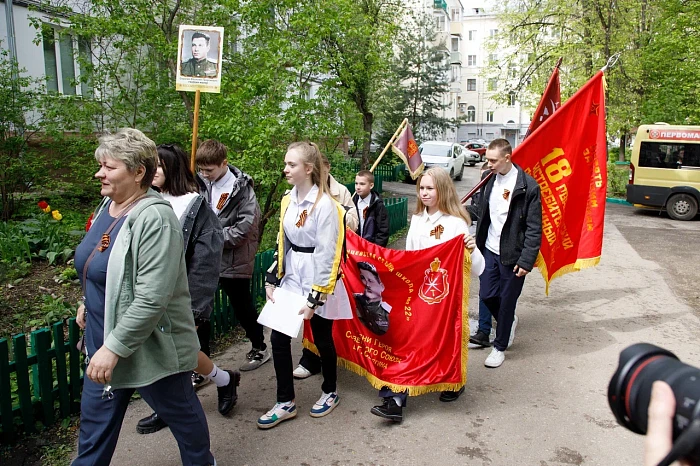 Тульские кадеты и студенты поздравили ветерана Великой Отечественной войны с наступающим Днем Победы