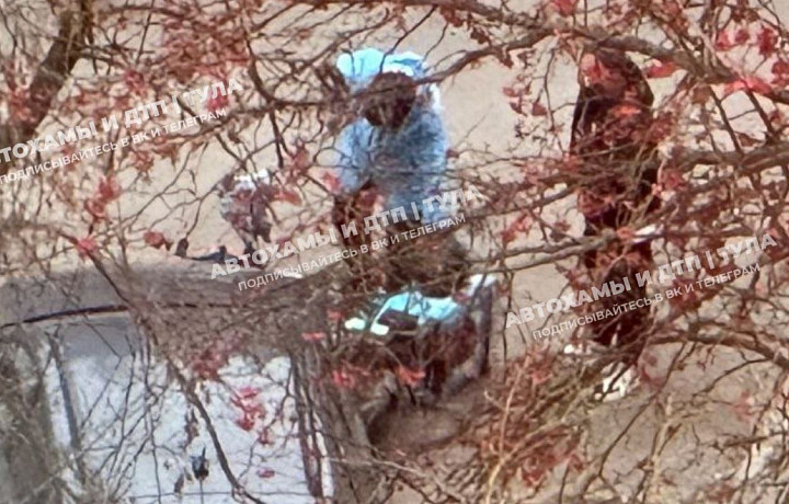 Момент ДТП с курьером на улице Болдина в Туле попал на видео