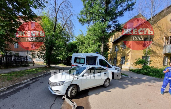 На улице Смидович в Туле произошло ДТП с участием электросамоката