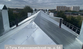 В Туле отремонтировали скатные крыши двух домов на Красноармейском проспекте