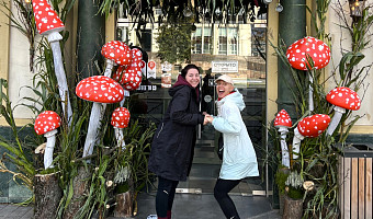 «Мы - волшебницы с дрелью, лобзиком и гигантскими мухоморами»: тульские декораторы рассказали, как создают новогоднюю магию 