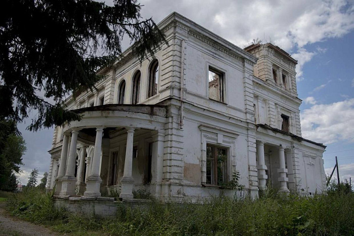 От белоснежного дворца до руин: историческая заброшка - усадьба Мальцева в селе Воскресенское