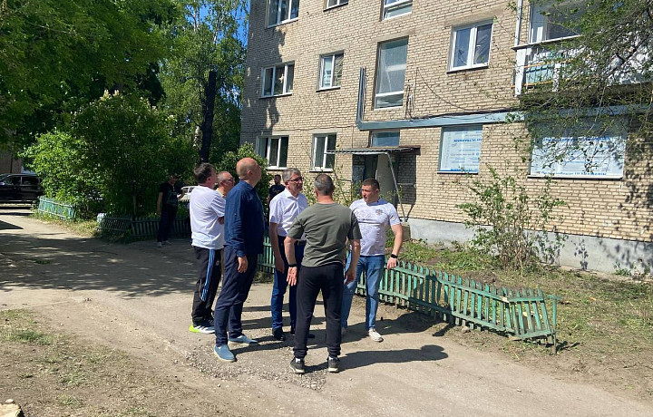 Дмитрий Миляев осмотрел дома, которые получили повреждения от атак БПЛА