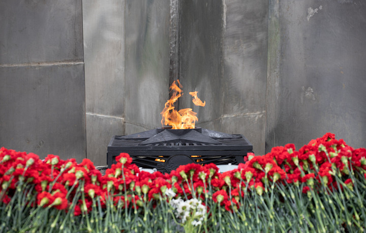 На 9 Мая мемориалы в Туле украсят живыми цветами, а тулякам подарят тюльпаны