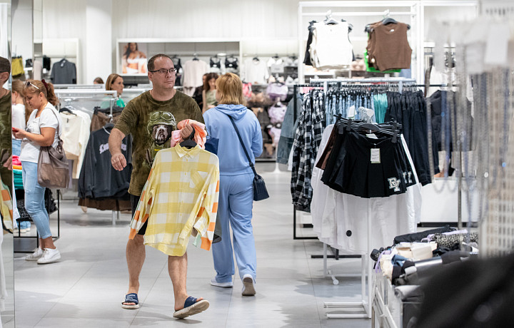 Эксперты рассказали, почему российская одежда дороже импортной