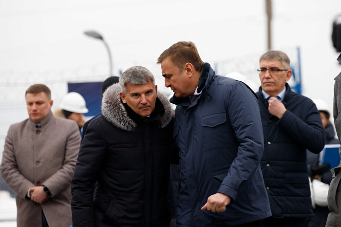 Дюмину и гендиректору «Россетей» Рюмину показали новый питающий центр в Туле