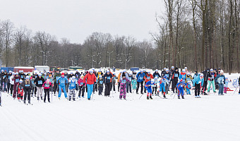«Нам очень нравится у вас, домашняя обстановка»: в Тулу на «Лыжню России» приехали гости из других регионов