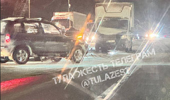 Крупное ДТП с грузовиком произошло на пересечении Одоевского шоссе и трассы М-2