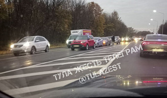 Очевидцы: массовое ДТП с участием четырех машин произошло на Новомосковском шоссе в Туле