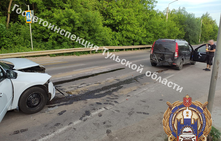 Два автомобиля «Лада» устроили ДТП на улице Коммунистической в Кимовске